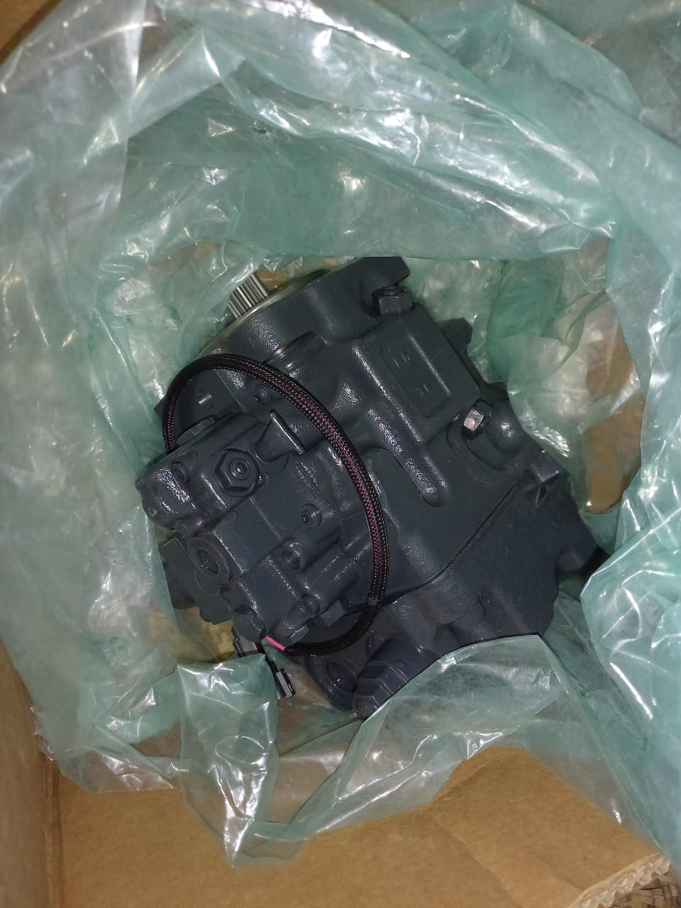 708-7W-00021 Гидромотор привода вентилятора Оригинал запчасти от Ла-спецтрак